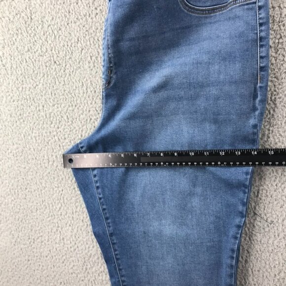 LANE BRYANT Womens Plus Size 24 Medium Wash Pull On High Rise Jegging Jeans - Picture 10 of 13